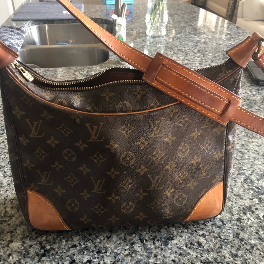 Authentic Louis Vuitton purse